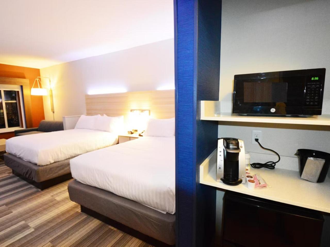holiday inn express and suites toledo south perrys