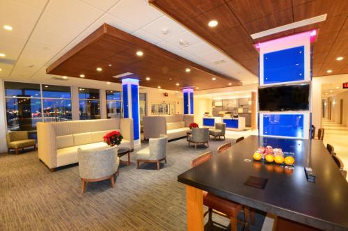 holiday inn express and suites toledo south perrys