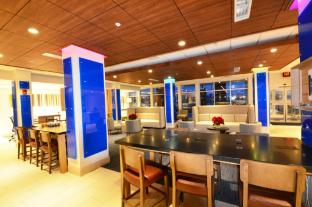 holiday inn express and suites toledo south perrys