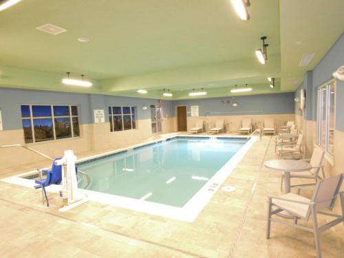 holiday inn express and suites toledo south perrys