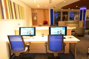 holiday inn express and suites toledo south perrys