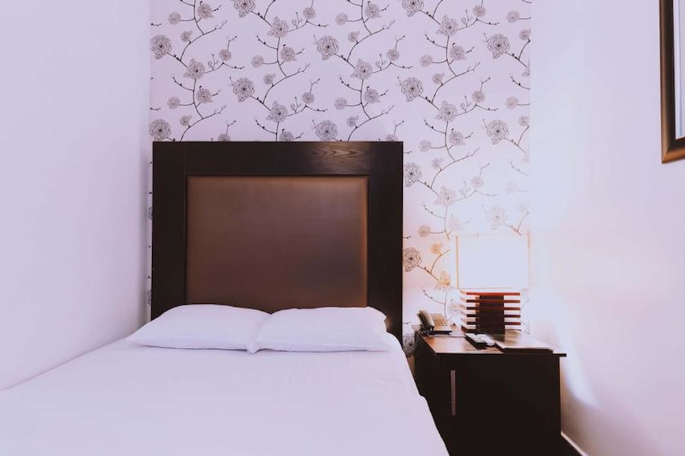 maple hotel