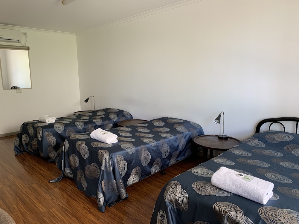 beaconsfield lodge motel
