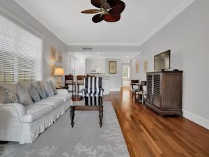 valentines resort and marina