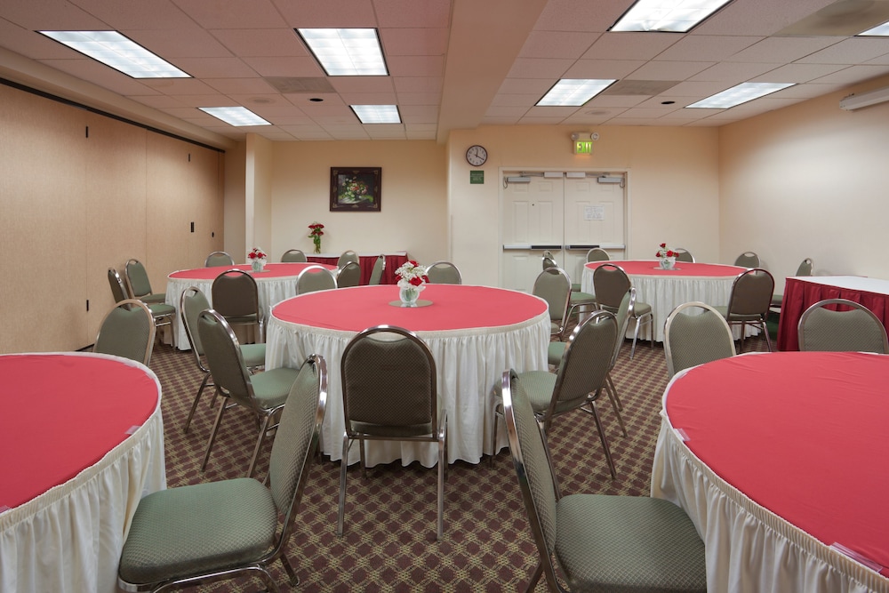 holiday inn express hotel and suites tracy by ihg