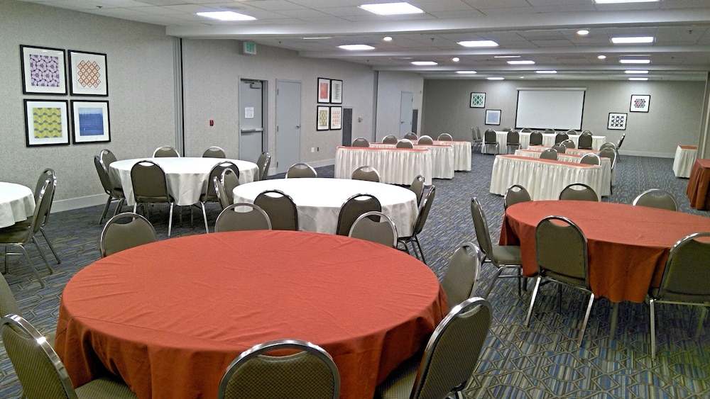 holiday inn express hotel and suites tracy by ihg