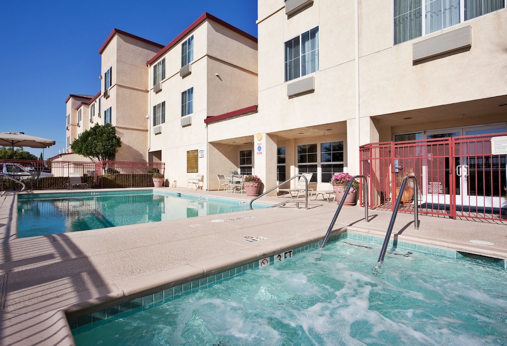holiday inn express hotel and suites tracy by ihg