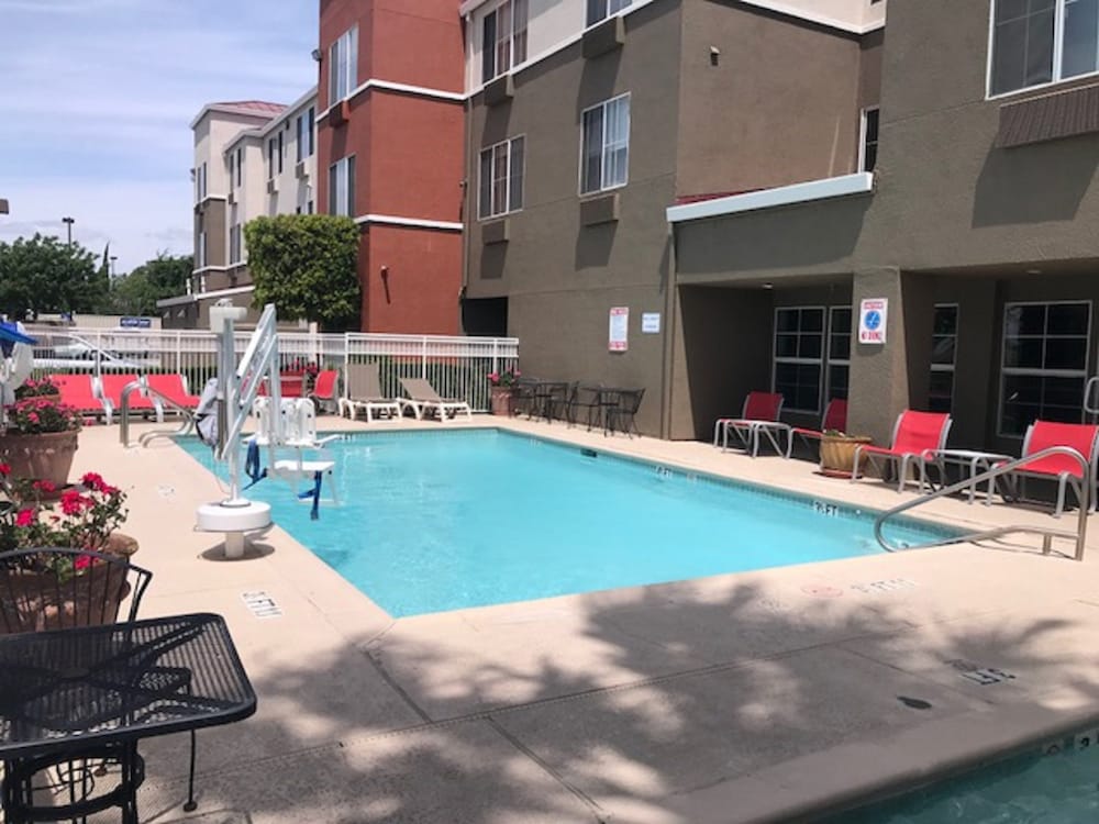 holiday inn express hotel and suites tracy by ihg