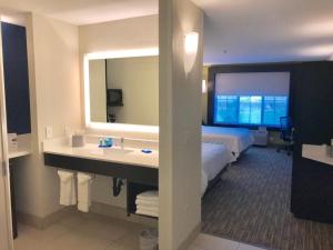 Holiday Inn Express Hotel & Suites Tracy By Ihg,San Joaquin>>Modesto,3 star