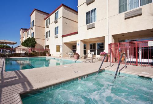 holiday inn express hotel and suites tracy by ihg