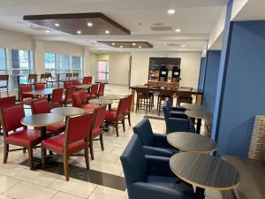 holiday inn express hotel and suites tracy by ihg