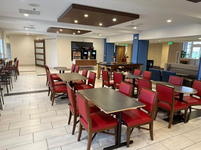 holiday inn express hotel and suites tracy by ihg