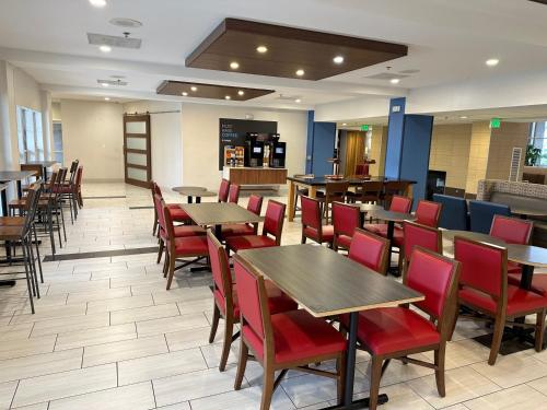 holiday inn express hotel and suites tracy by ihg