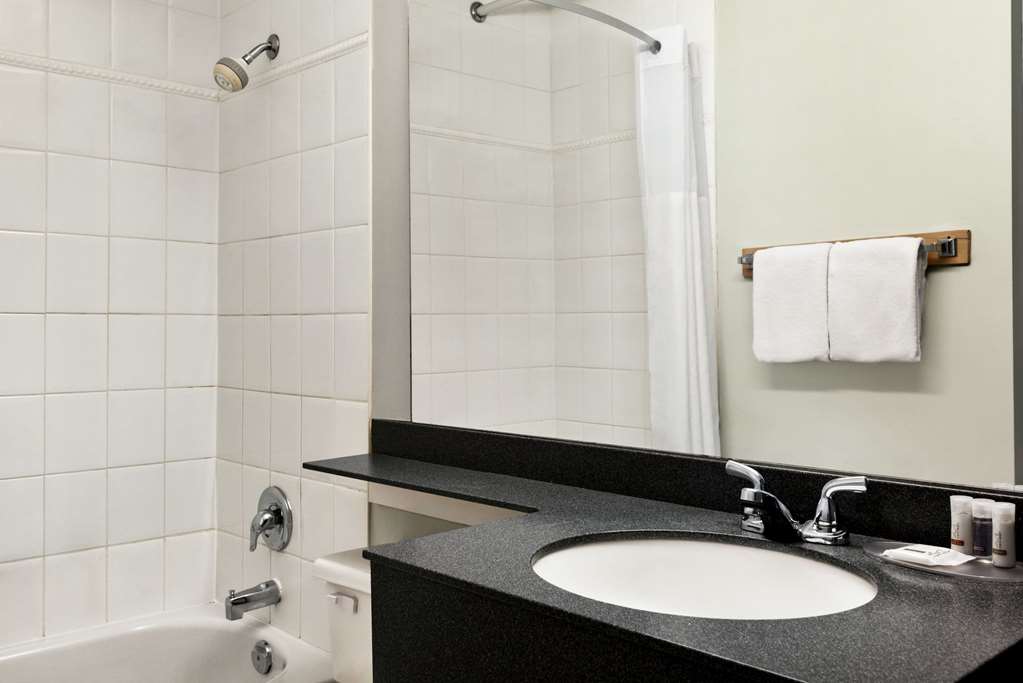 days inn by wyndham vancouver downtown