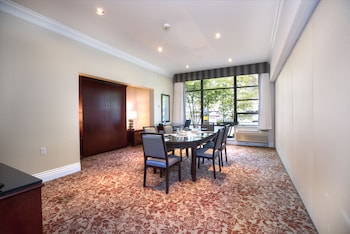 granville island hotel