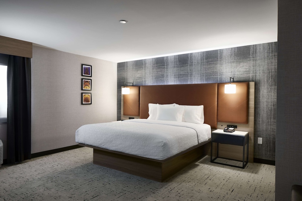 hampton inn newark airport