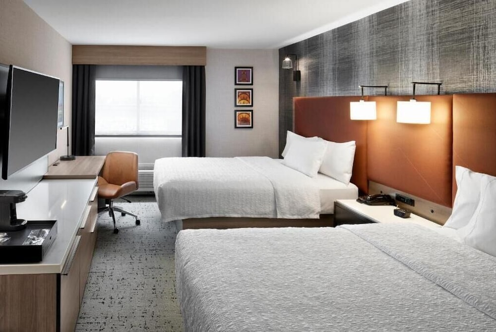 hampton inn newark airport