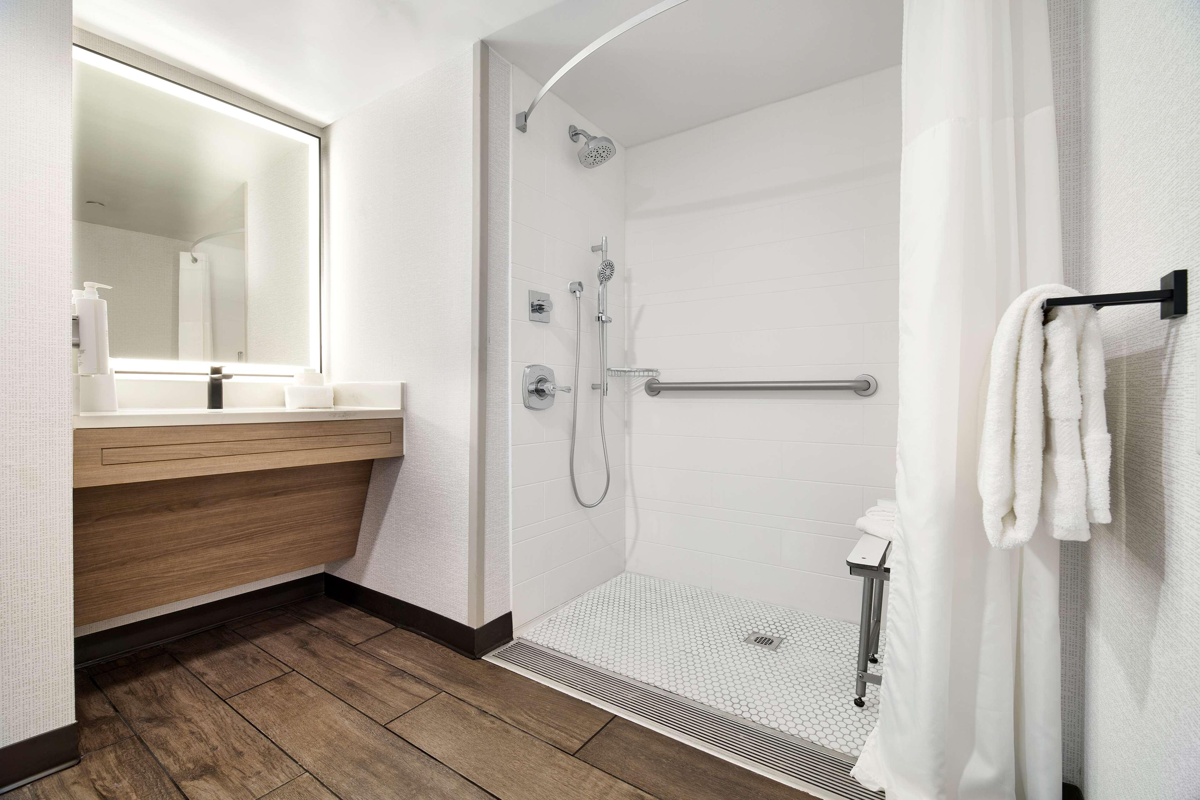 hampton inn newark airport