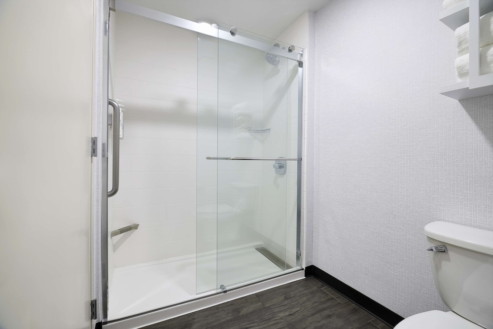 hampton inn newark airport