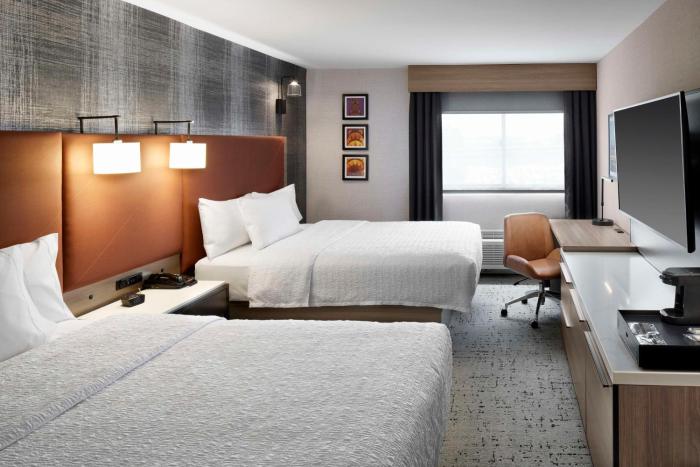 hampton inn newark airport