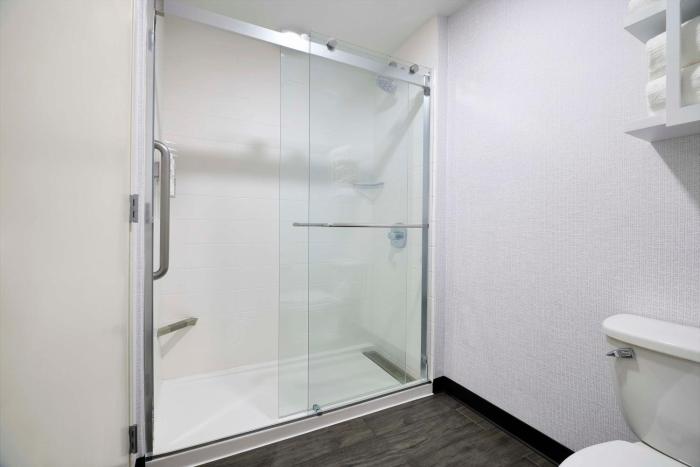 hampton inn newark airport