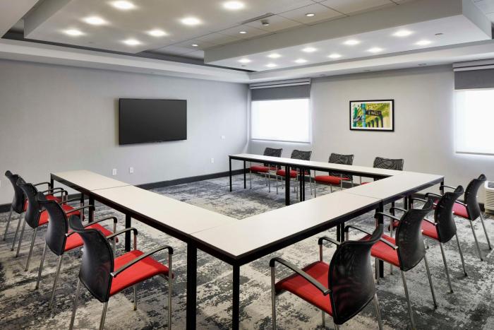 hampton inn newark airport
