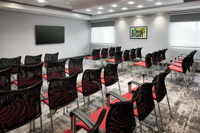 hampton inn newark airport