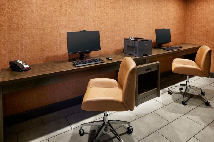 hampton inn newark airport
