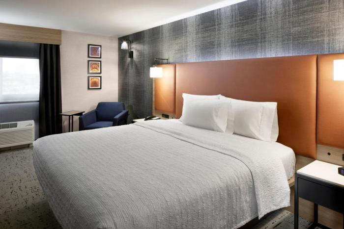 hampton inn newark airport