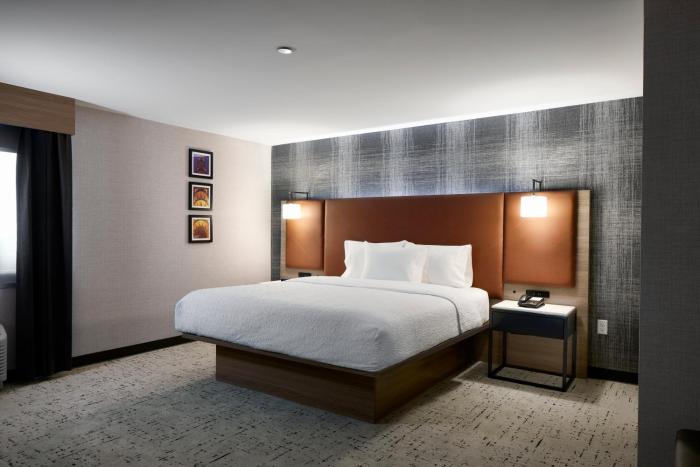 hampton inn newark airport