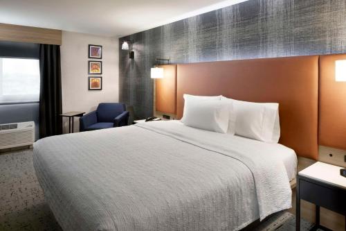 hampton inn newark airport