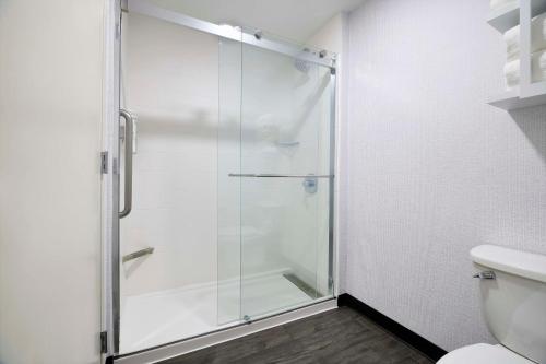 hampton inn newark airport
