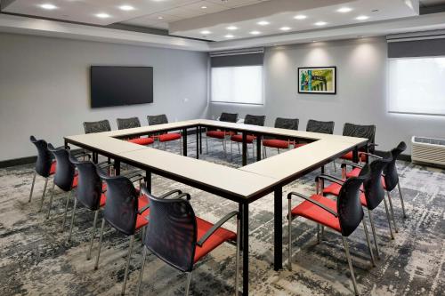 hampton inn newark airport
