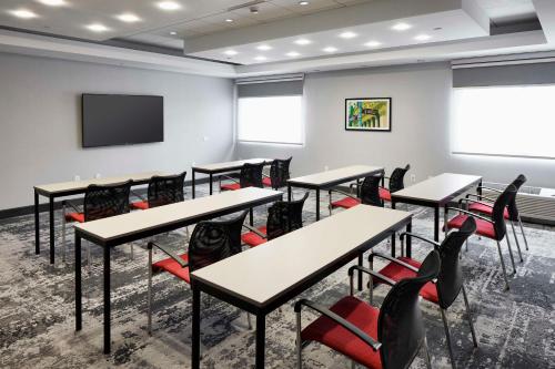 hampton inn newark airport
