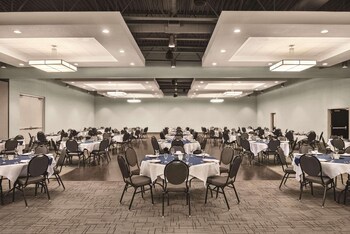 radisson hotel and conference center fond du lac