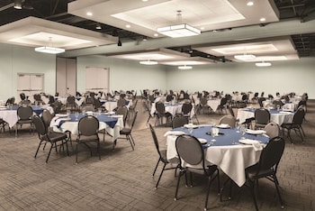 radisson hotel and conference center fond du lac