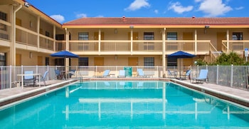 Baymont By Wyndham Fort Myers Central,Fort Myers Beach>>Fort Myers,3 star