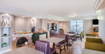 Baymont By Wyndham Fort Myers Central,Fort Myers Beach>>Fort Myers,3 star