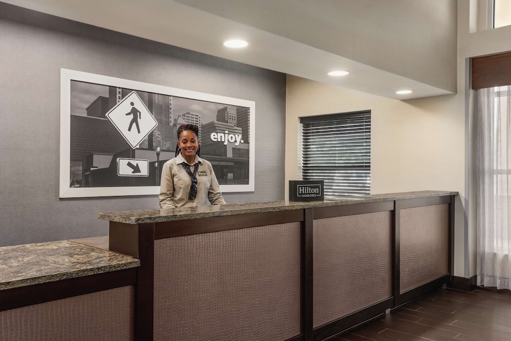 hampton inn and suites ft wayne north