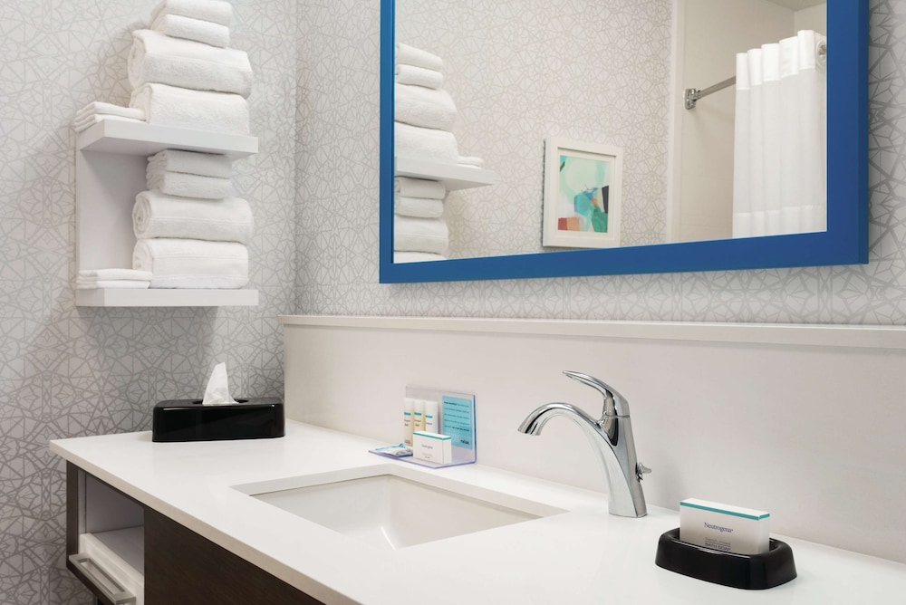 hampton inn and suites ft wayne north