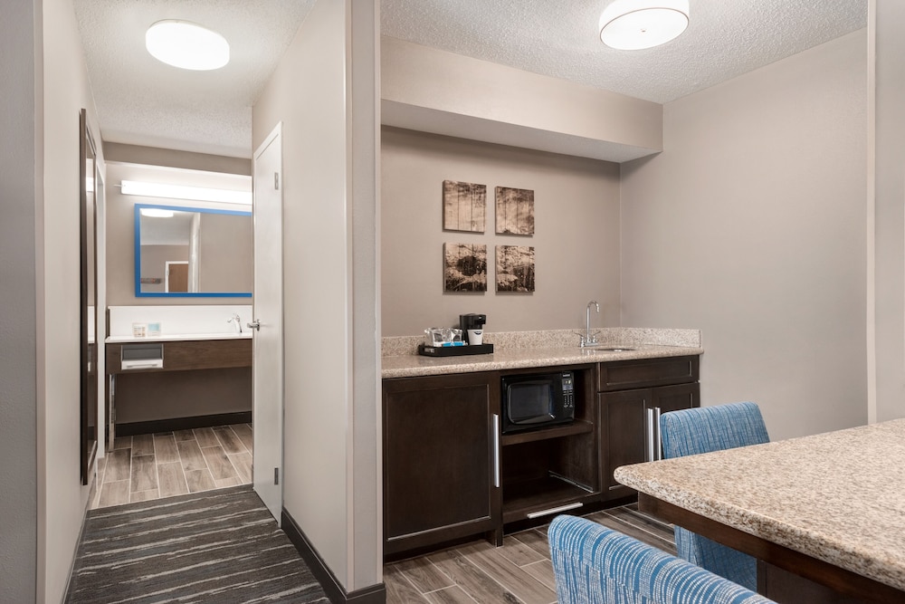 hampton inn and suites ft wayne north
