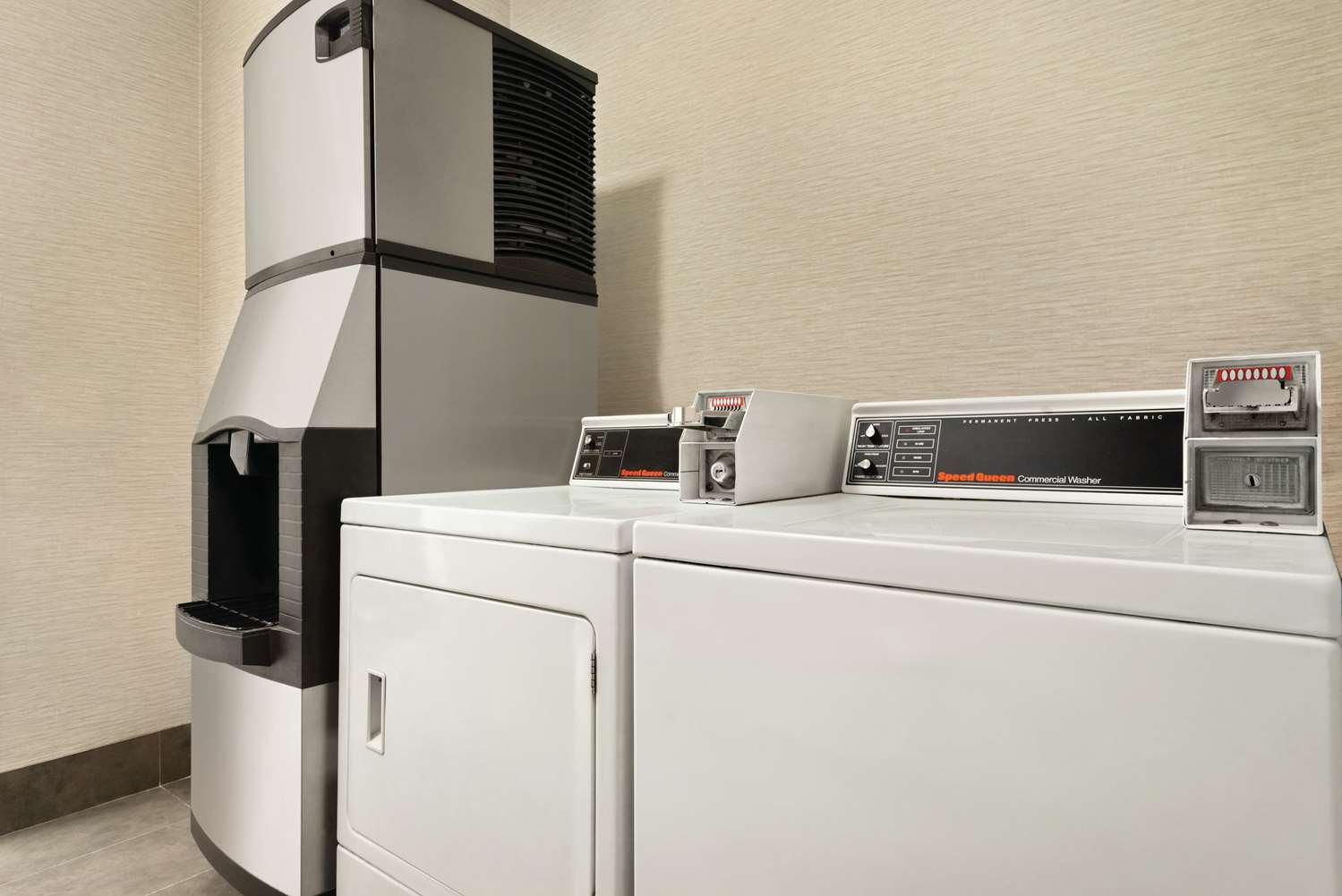 hampton inn and suites ft wayne north