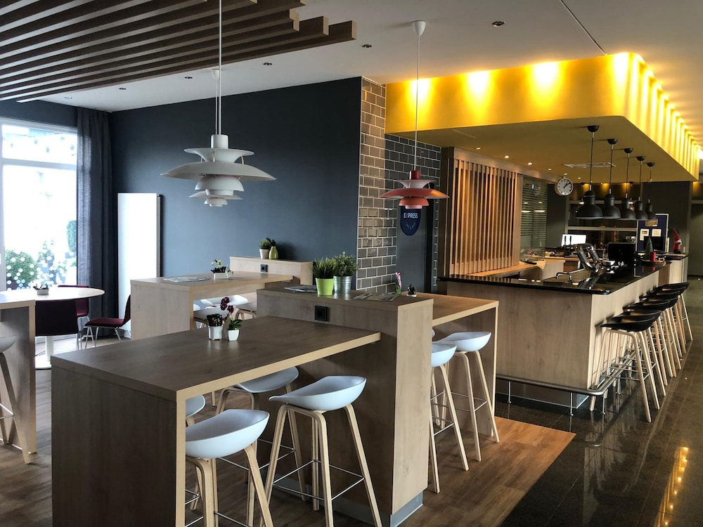 holiday inn express frankfurt messe by ihg