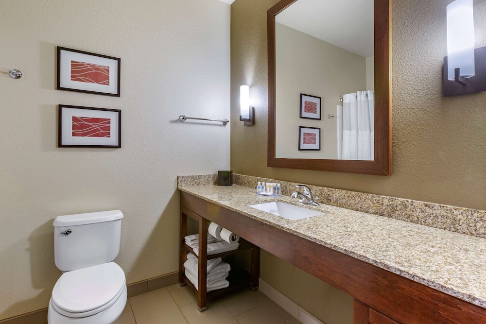 comfort inn and suites hill city