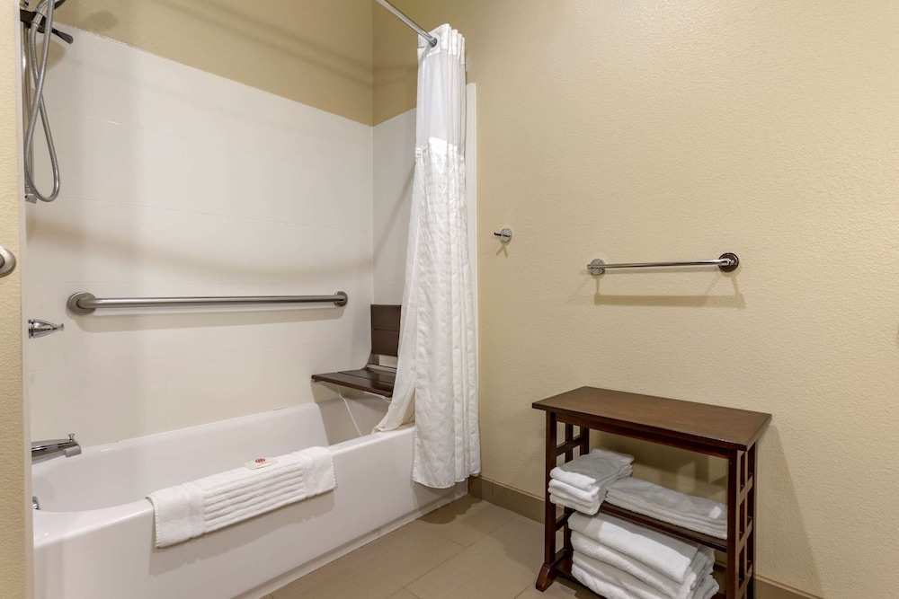 comfort inn and suites hill city