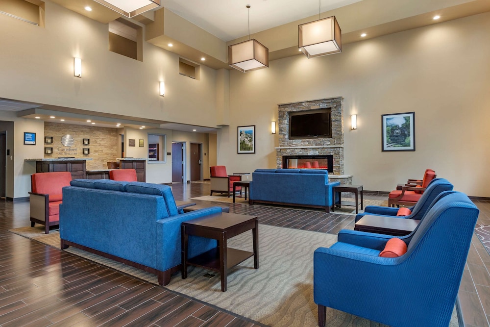 comfort inn and suites hill city