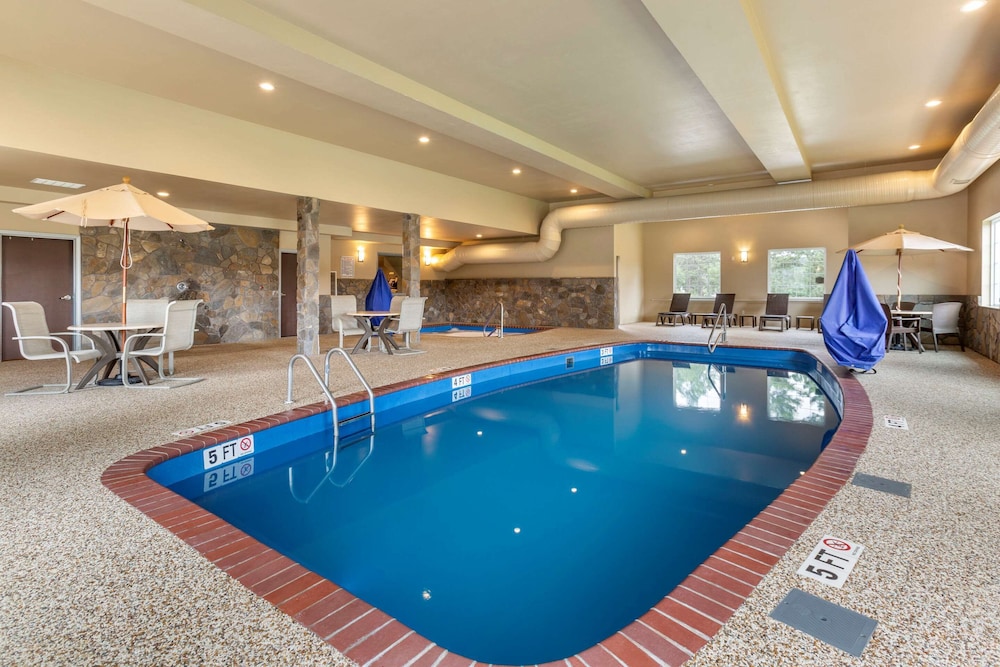comfort inn and suites hill city