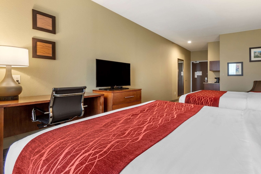 comfort inn and suites hill city