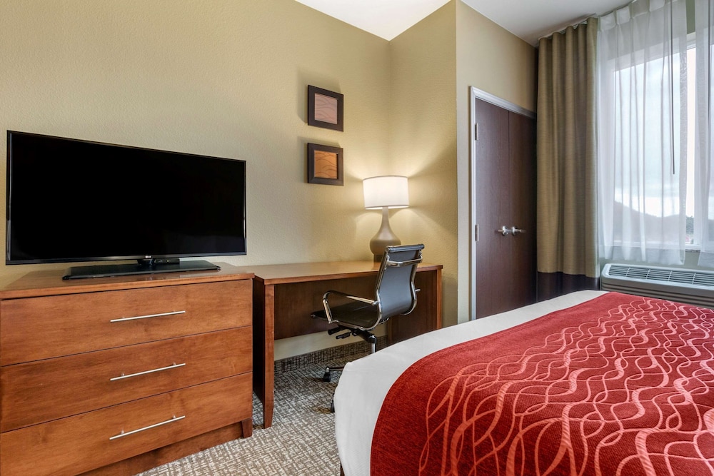 comfort inn and suites hill city