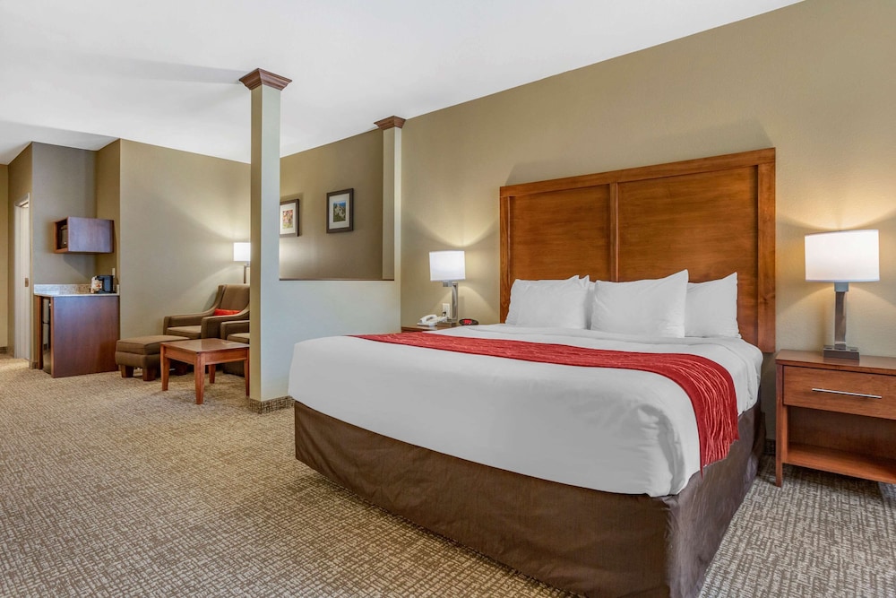 comfort inn and suites hill city